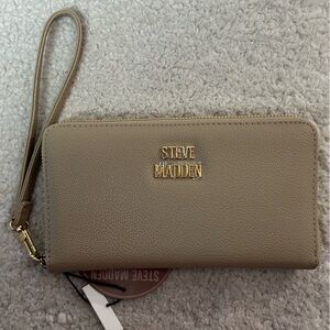 Steve Madden Taupe Pebble Wristlet Clutch